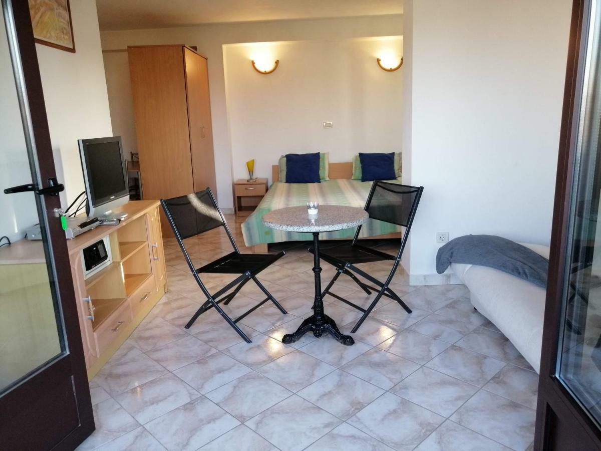 Gracia Apartments Funtana Eksteriør bilde